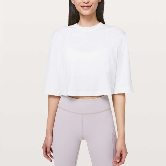 lululemon athletica Tops - Lululemon Bounce Short Sleeve Tee
